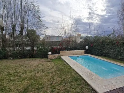 Casa 5 ambientes con 2 baños