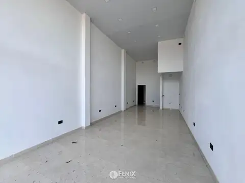 LCF A182 - LUMINOSO Y MODERNO LOCAL EN ZONA COMERCIAL  EN ALQUILER - SOBRE AV. QUARANTA