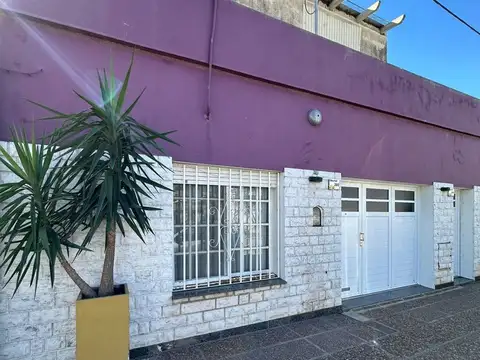 Venta casa 4 dormitorios - Barrio Sarmiento