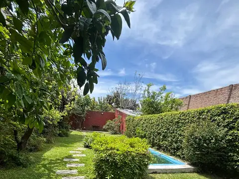 Casa en venta en Villa Devoto LOTE 8.66x60 CON COCHERA FONDO Y TERRAZA- 4 AMBIENTES Y DOS AMBIENTES ADELANTE