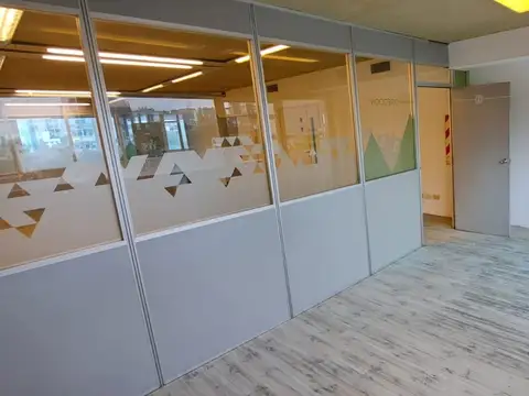 Oficina 4 ambientes con 2 baños