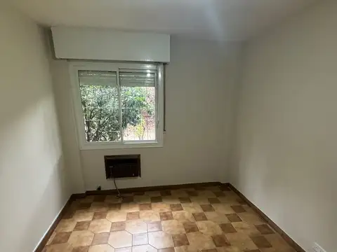 APTO CRÉDITO HIPOTECARIO  Bello 2 amb en PB súper luminoso rodeado de jardines en barrio cerrado.