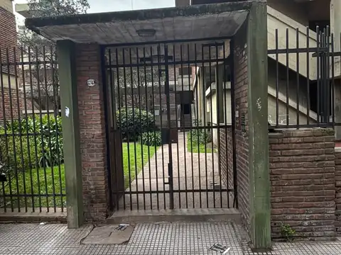 Lascano 3700, Piso pb