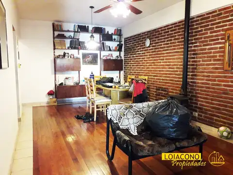 Casa 4 ambientes con 2 baños