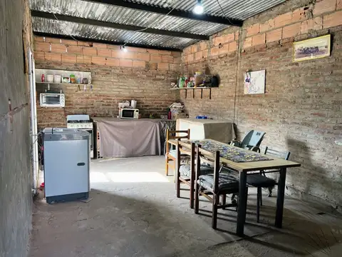 Casa 2 ambientes con 1 baño