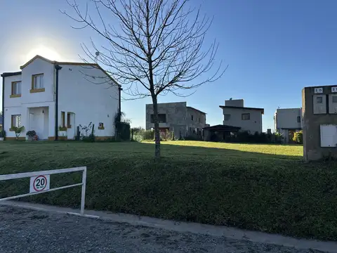 Terreno central en Country Labradores