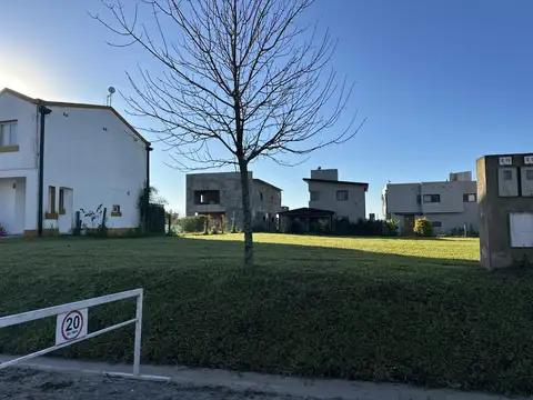 Terreno central en Country Labradores