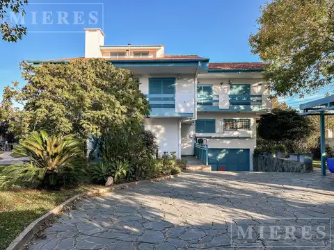 Casa en  Venta en Pacheco- Importante propiedad en esquina. *Apto Crédito*