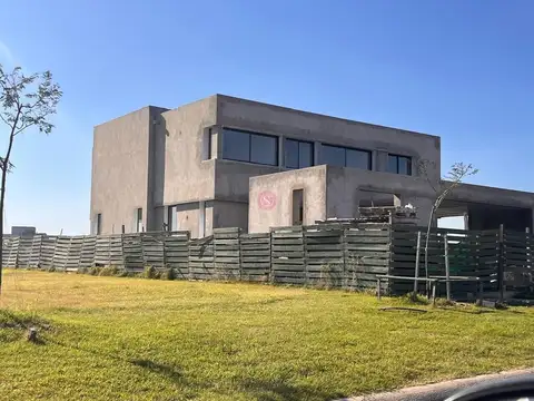 Casa  en Venta en Amarras, Puertos, Escobar A LA LAGUNA