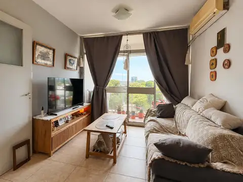 VENTA: Departamento de tres dormitorios y balcón al frente, Echesortu.
