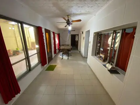 Casa 6 ambientes con 2 baños