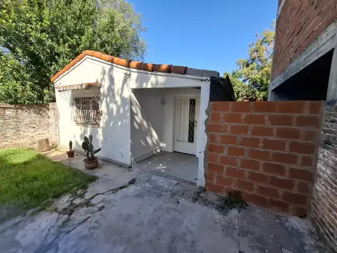 Depto Tipo Casa en Alquiler en Isidro Casanova, $ 580.000
