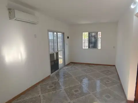 Casa en Alquiler en Presidente Derqui, $ 800.000