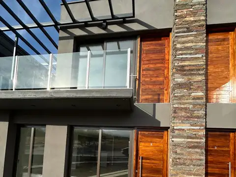 Duplex Barrio Dalvian, Estrenar, 3 Dorm, 3 Baños, Calefacción, Cochera