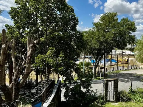 Casa interna en Arroyito 3 dormitorios patio y terraza a reciclar