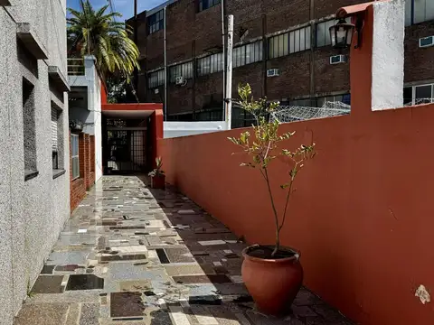 Casa interna en Arroyito 3 dormitorios patio y terraza a reciclar