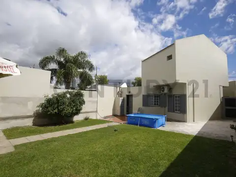 Calle 517 entre 16 y 17 2100