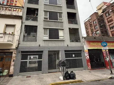 Departamento dos ambientes en San Martin Centro, con cochera, apto profesional.