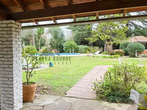 Casa 5 ambientes con 4 baños