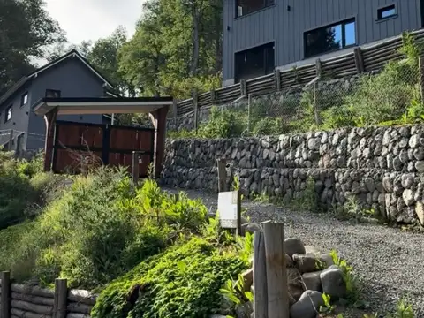 FINA PATAGONIA. Casa en venta de 3 dormitorios c/ cochera en San Martin de los Andes