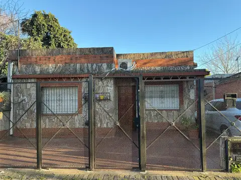 CASA DE 3 AMBIENTES BERAZATEGUI APTA CREDITO