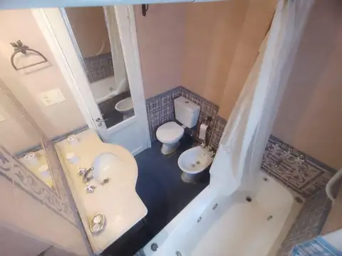 PH en Planta Alta  Ideal para Vivienda y Oficina  Zona Monumento a Guemes
