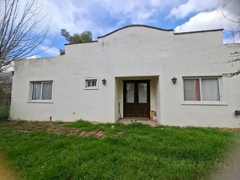 Casa 5 ambientes con 2 baños