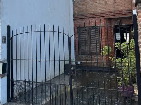 DUPLEX DE 3 AMBIENTES AL FRENTE CON COCHERA Y PATIO EN SAN JUSTO