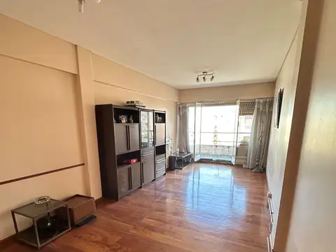 Doblas 300, Piso 8