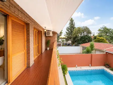 Casa 4 ambientes con 2 baños