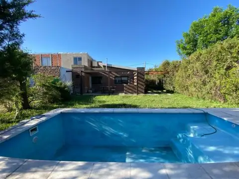 Casa en Alquiler con 1 cochera