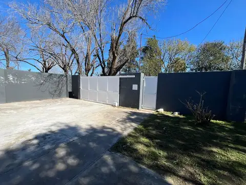 Casa en Venta con 3 cocheras