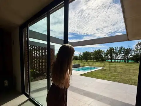 VENTA DE CASA 5 AMBIENTES EN LUJAN, SANTA INÉS