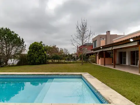 Casa 4 ambientes con 3 baños