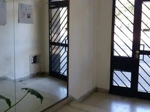 Av Caseros 1500, Piso 1