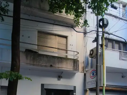 Departamento 2 ambientes al frente con balcón