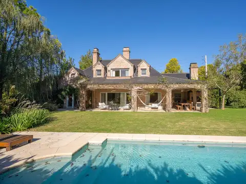Casa en Venta 5 ambientes en Mayling club de campo