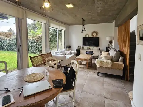 Casa 3 ambientes con 2 baños