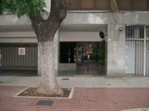 Av Cordoba 1600, Piso 1