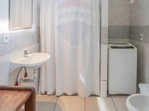 VENTA PARQUE BATLLE - CASA CON 3 APTOS RENTADOS
