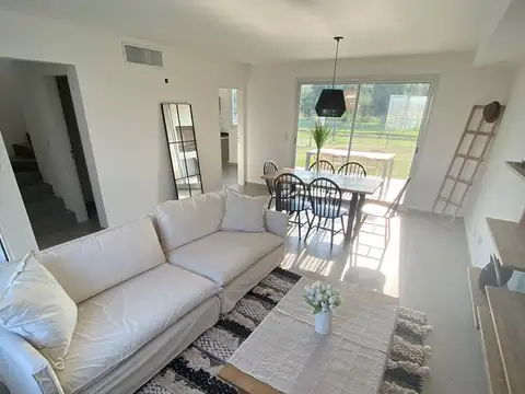 Casa en Venta en Garin, USD 170.000
