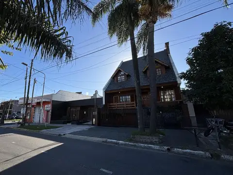 HERMOSO CHALET DE 250 MTS2 EN VILLA LUZURIAGA