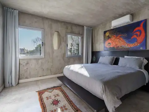 Casa en Alquiler con 2 cocheras