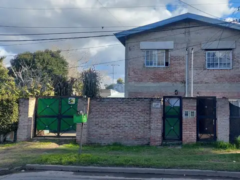 Venta 3 duplex mas casa en mismo terreno - Tortuguitas