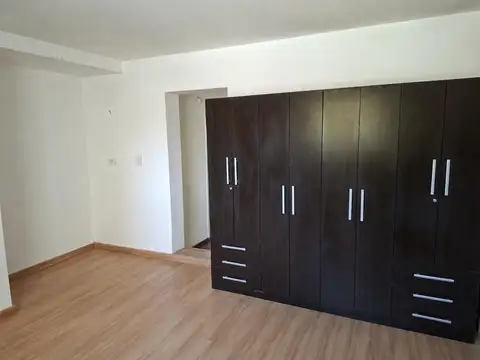 Casa 6 ambientes con 2 baños