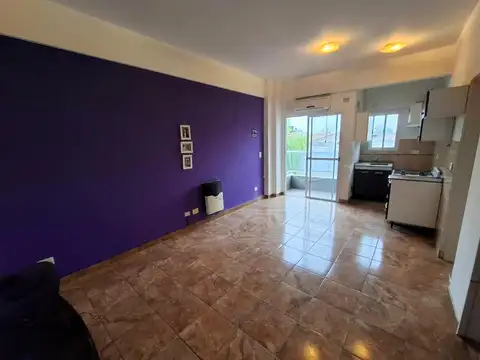   ALQUILADO   2 AMBIENTES POR ESCALERA CON BALCON