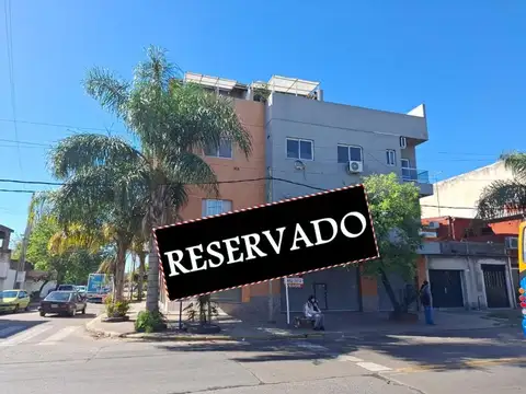 ALQUILER 2 AMBIENTES POR ESCALERA CON BALCON