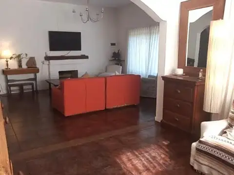 EXCELENTE CASA A METROS DE LA RUTA 6