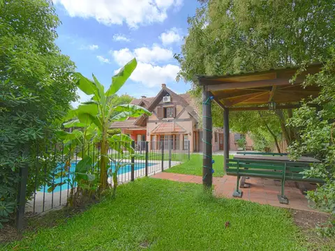 Casa en Venta en Las Glorias, USD 275.000