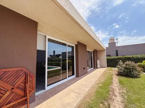 Casa en Venta en Brigadier Lopez, USD 465.000